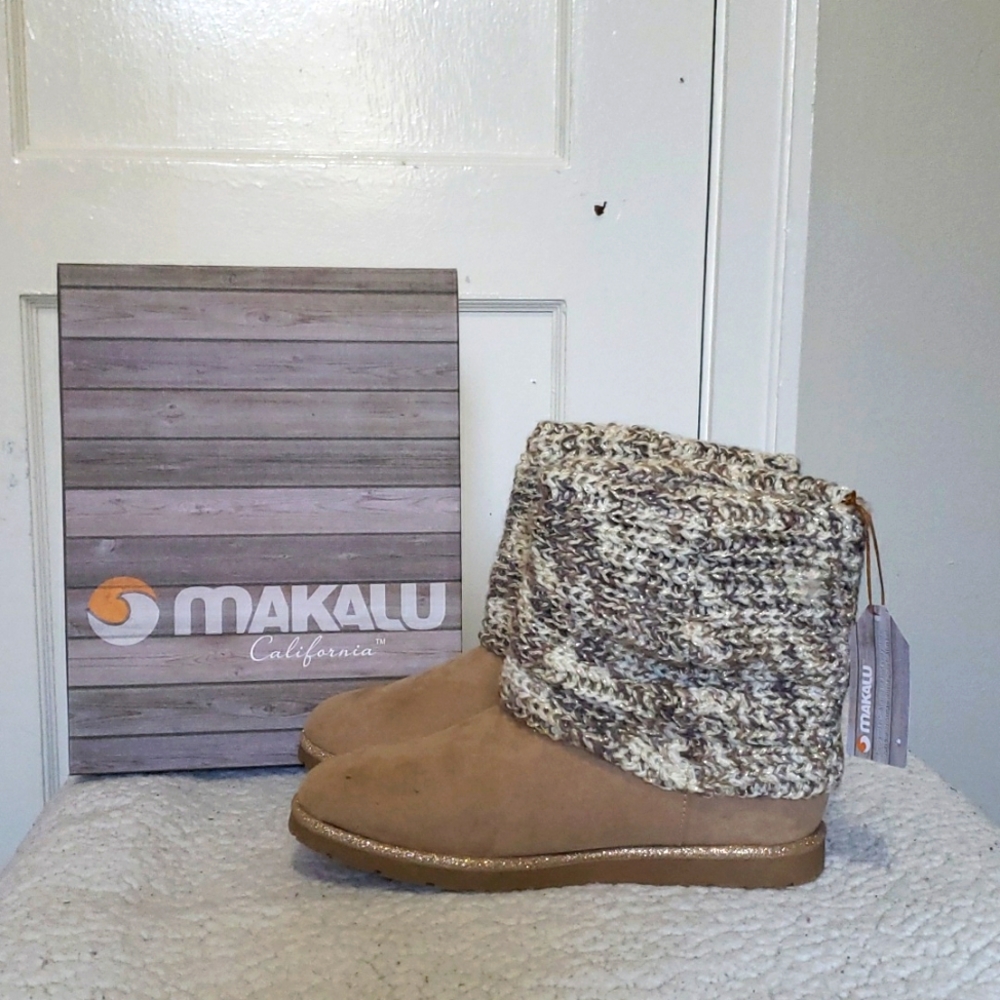 NWT Makalu Taupe Girls Winter Boots size 4